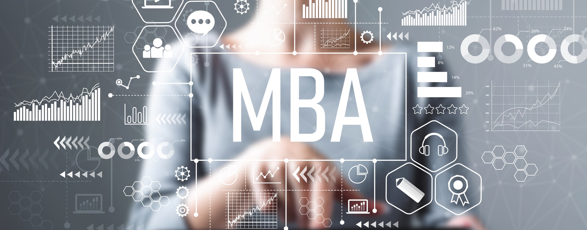Imagen de una mujer con un logotipo de MBA Maestria de Negocios